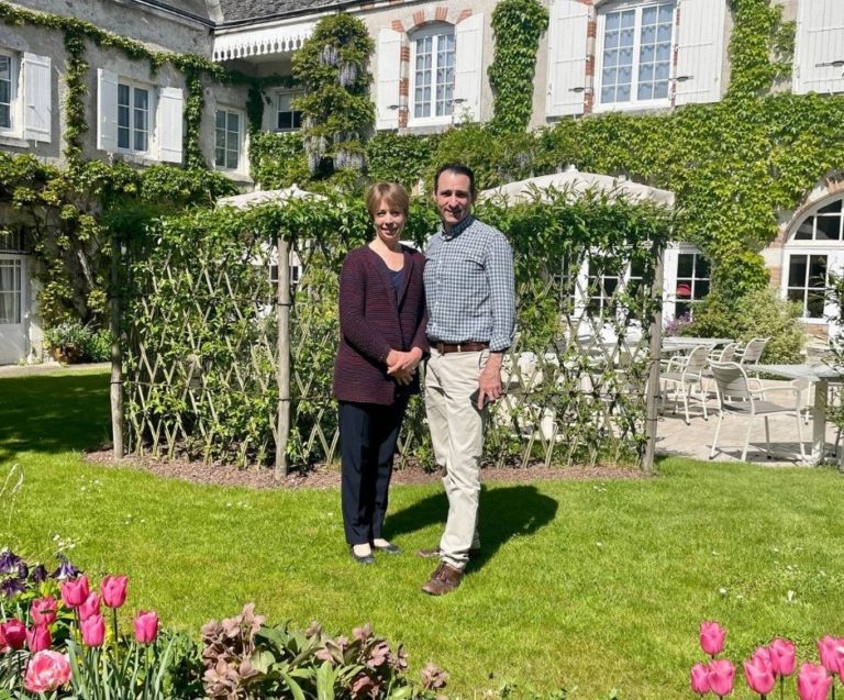 Lire la suite à propos de l’article Portrait – Hélène et François Thévard, propriétaires de l’hôtel la Tonnellerie à Tavers